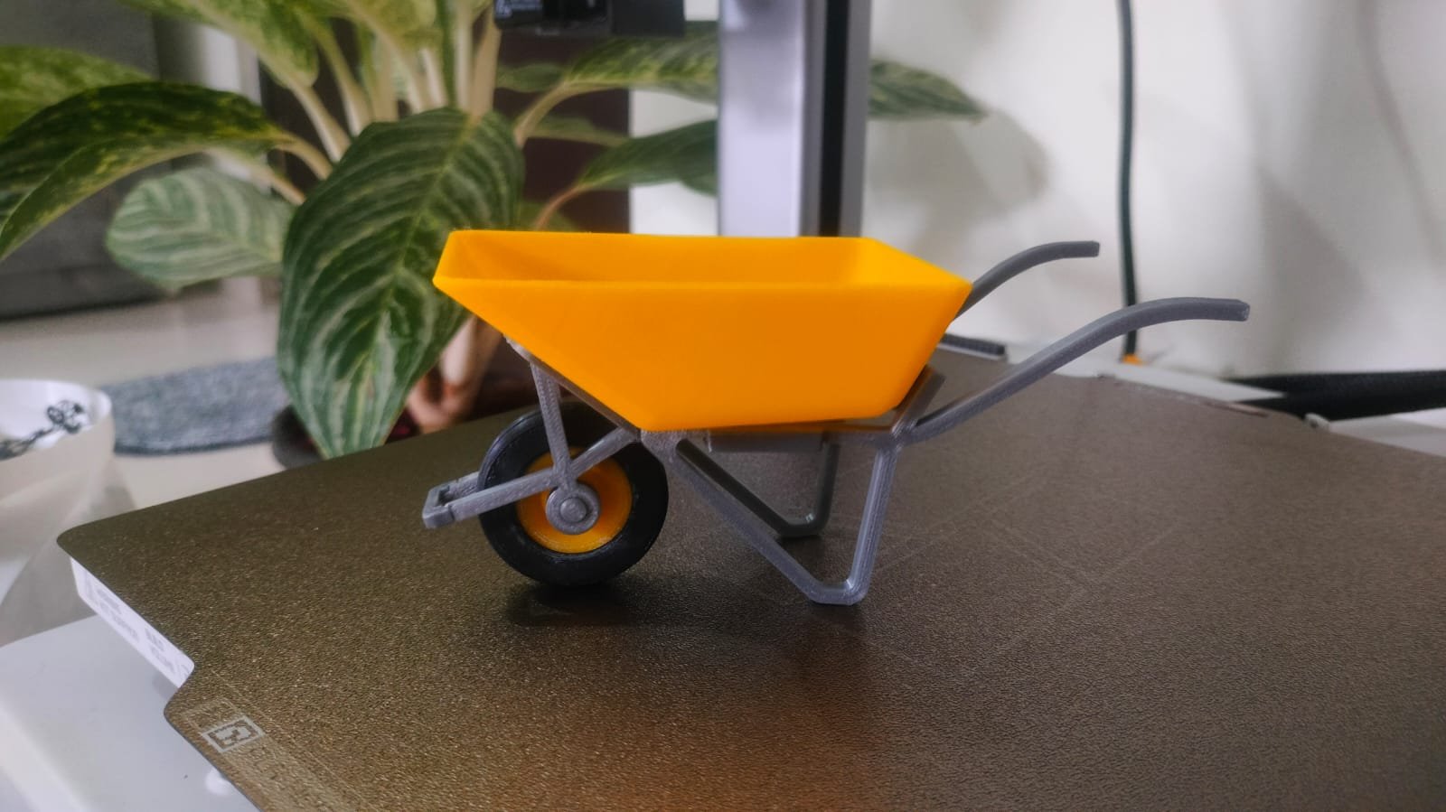 Mini wheelbarrow desk model